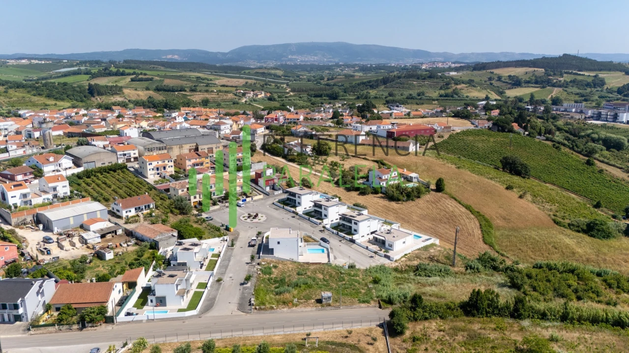 Moradia T4 para Venda em Vermelha Foto 5