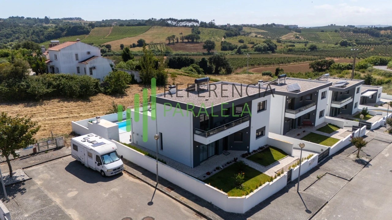 Moradia T4 para Venda em Vermelha Foto 2