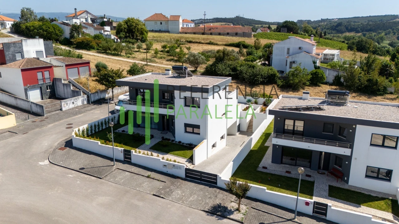 Moradia T4 para Venda em Vermelha Foto 1