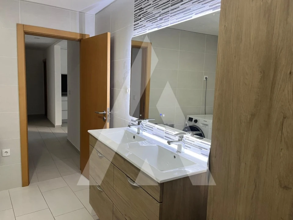 Moradia T2 para Venda em Abraveses Foto 17