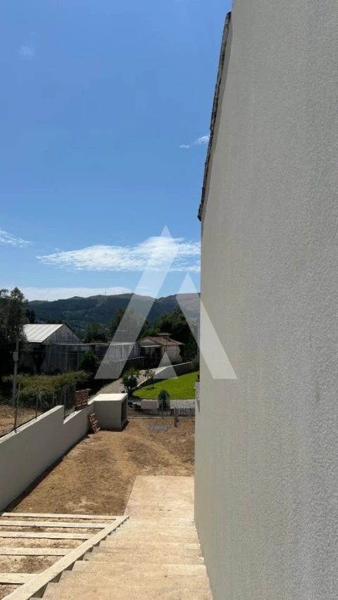 Moradia T4 para Venda em Rebordões (Souto)