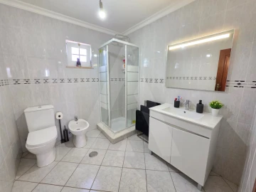 Moradia T3 para Venda em Amoreira da Gândara, Paredes do Bairro e Ancas