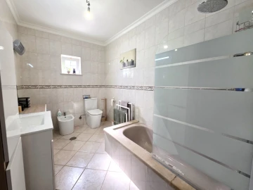 Moradia T3 para Venda em Amoreira da Gândara, Paredes do Bairro e Ancas