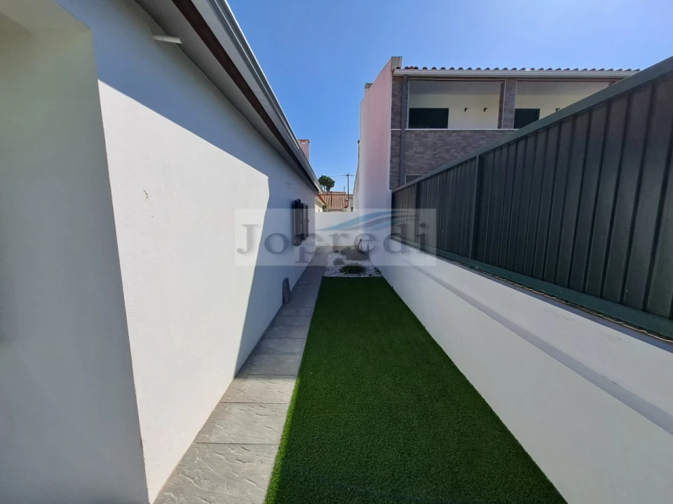 Moradia T4 para Venda em Charneca de Caparica e Sobreda Foto 4