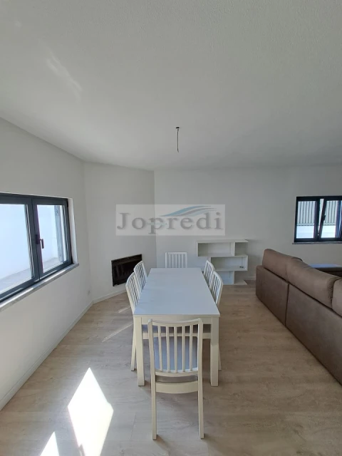 Moradia T4 para Venda em Charneca de Caparica e Sobreda