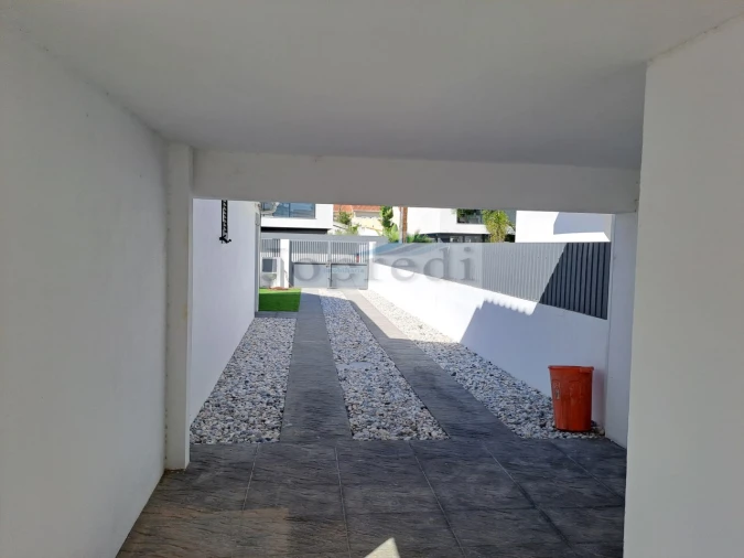 Moradia T4 para Venda em Charneca de Caparica e Sobreda Foto 11