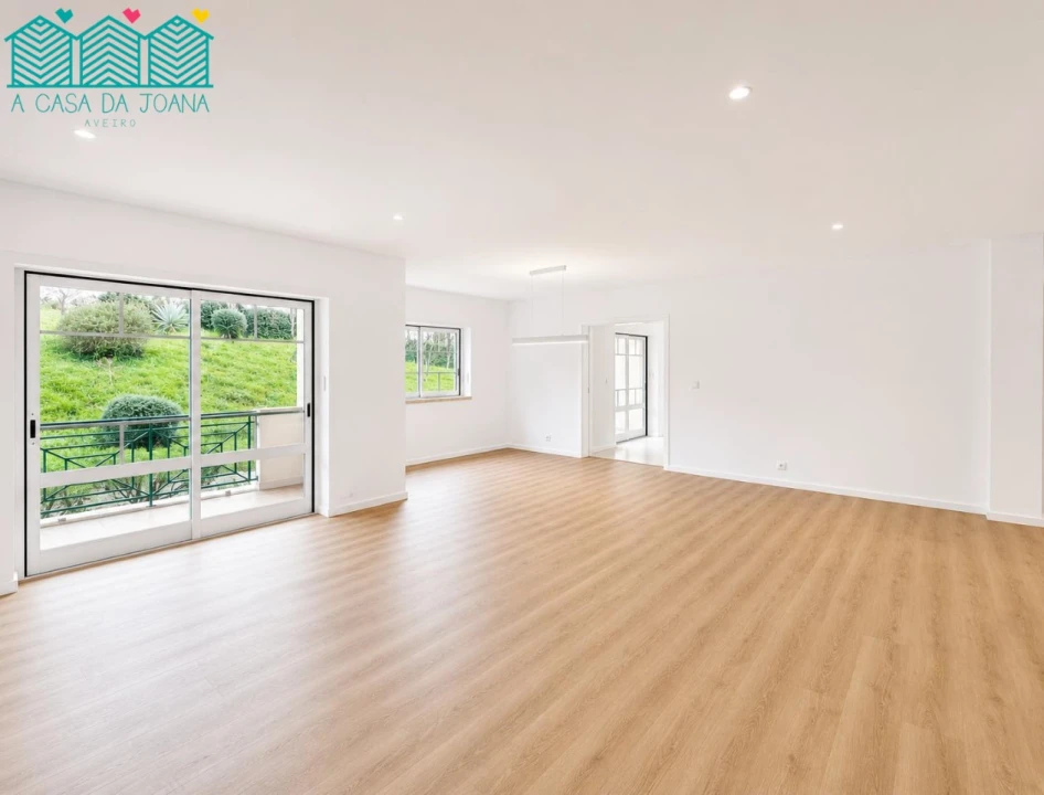 Apartamento T4 para Venda em Santa Maria e São Miguel, São Martinho, São Pedro Penaferrim Foto 1