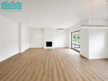 Apartamento T4 para Venda em Santa Maria e São Miguel, São Martinho, São Pedro Penaferrim