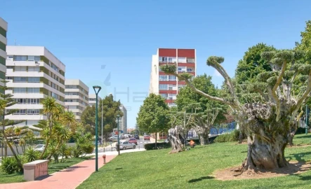 Apartamento T3 para Venda em Oeiras e São Julião da Barra, Paço de Arcos e Caxias