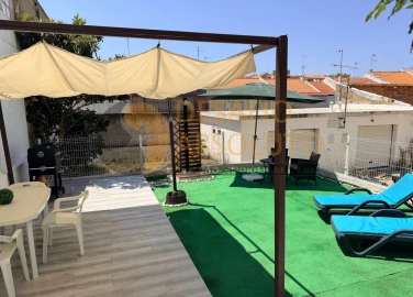 Moradia T3 para Venda em Laranjeiro e Feijó