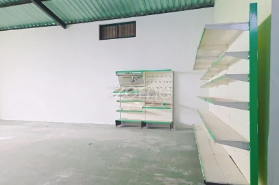 Terreno Comércio / Armazém para Arrendamento em Abrunheira, Verride e Vila Nova da Barca