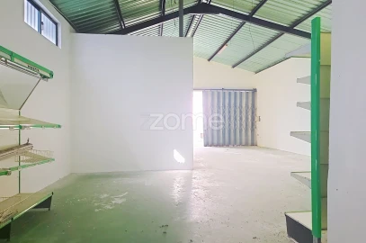 Terreno Comércio / Armazém para Arrendamento em Abrunheira, Verride e Vila Nova da Barca