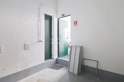 Terreno Comércio / Armazém para Arrendamento em Abrunheira, Verride e Vila Nova da Barca