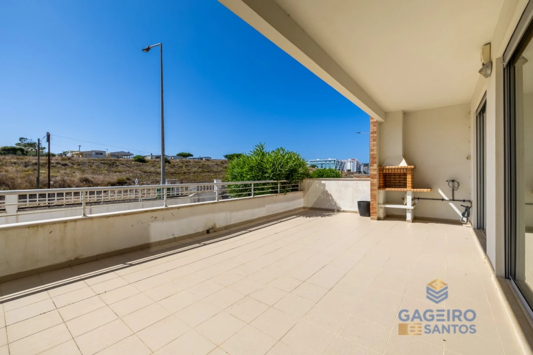 Apartamento T3 para Venda em São Martinho do Porto Foto 2