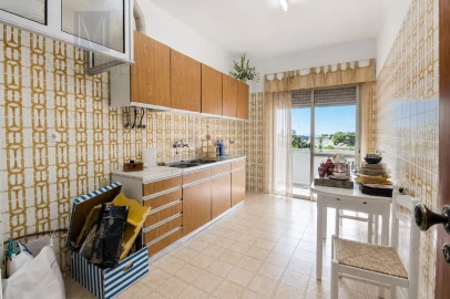 Apartamento T3 para Venda em Laranjeiro e Feijó