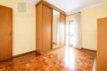 Apartamento T3 para Venda em Laranjeiro e Feijó