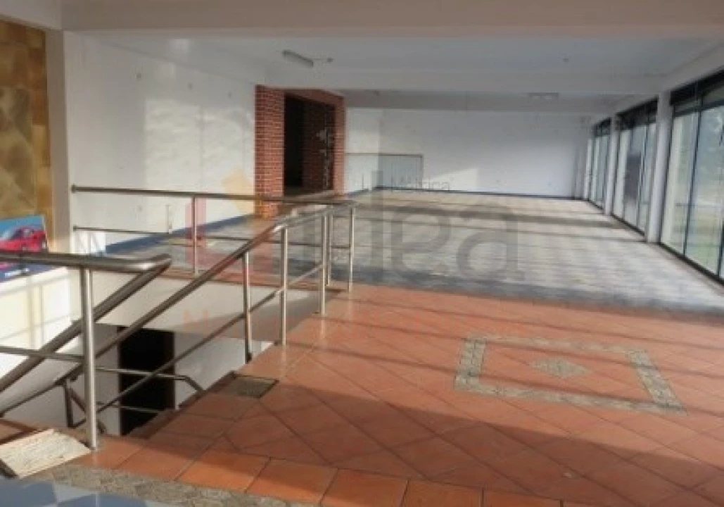 Armazém para Venda em Quinta do Anjo Foto 1