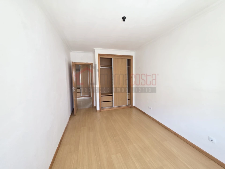 Apartamento T1 para Venda em Atouguia da Baleia Foto 7