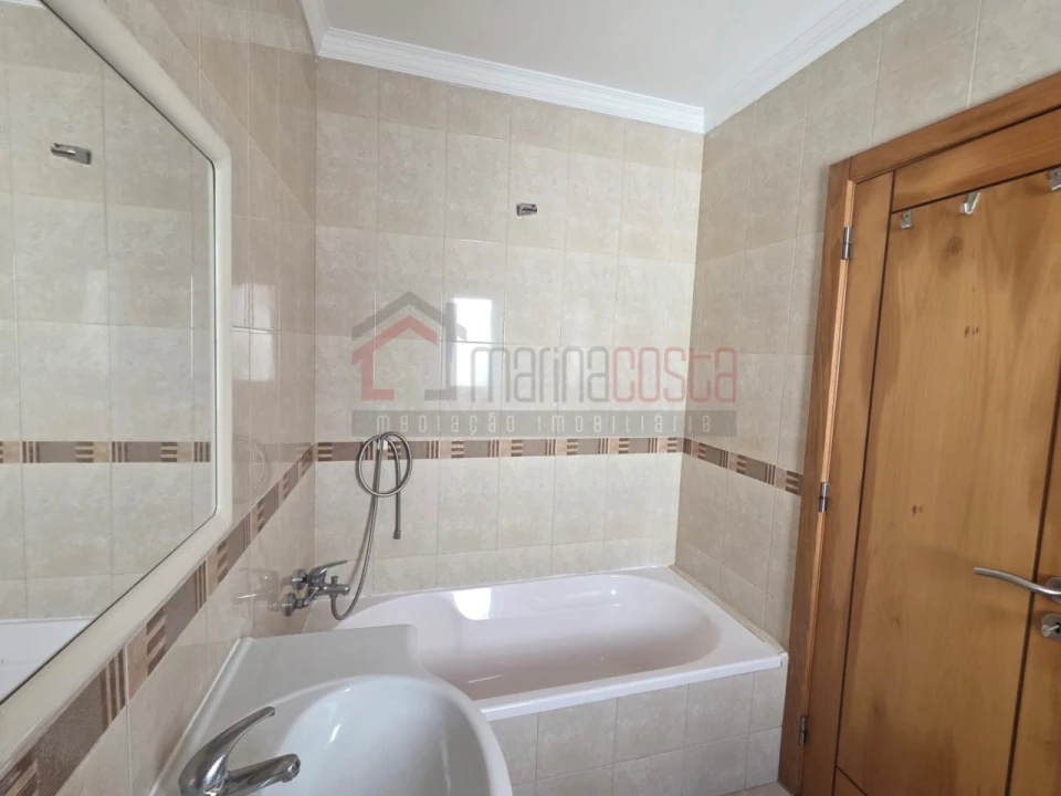 Apartamento T1 para Venda em Atouguia da Baleia Foto 10