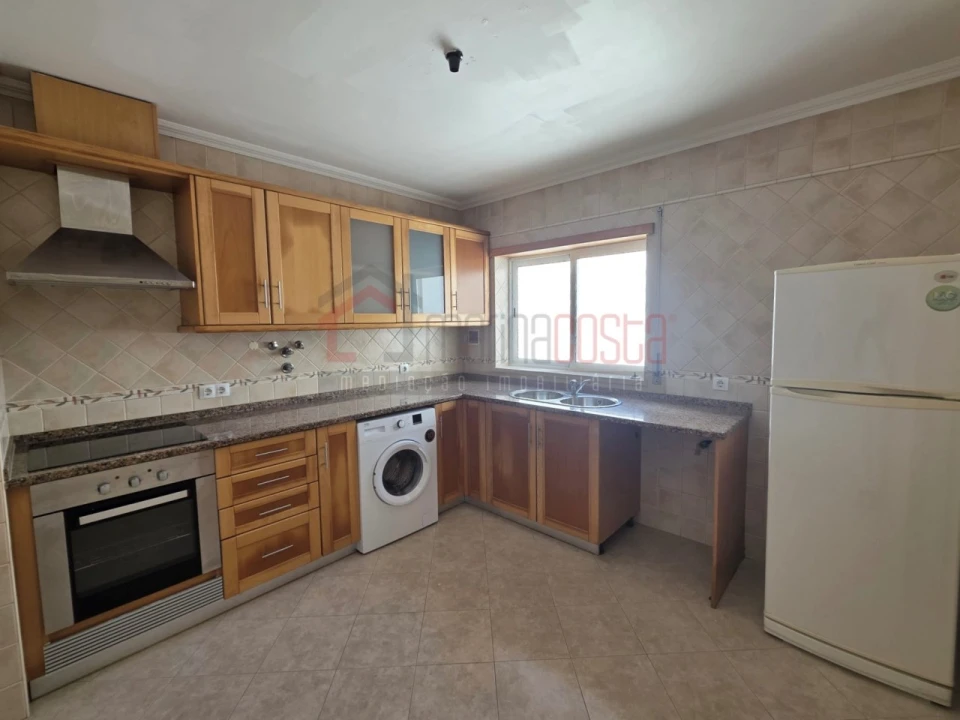 Apartamento T1 para Venda em Atouguia da Baleia Foto 6