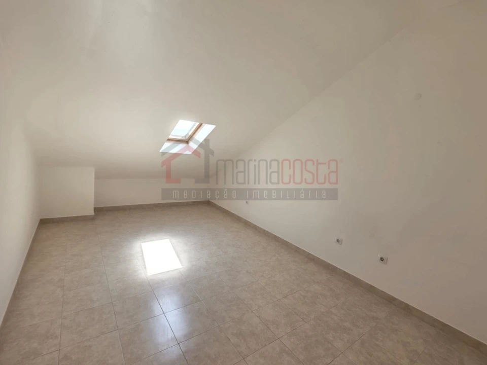 Apartamento T1 para Venda em Atouguia da Baleia Foto 13
