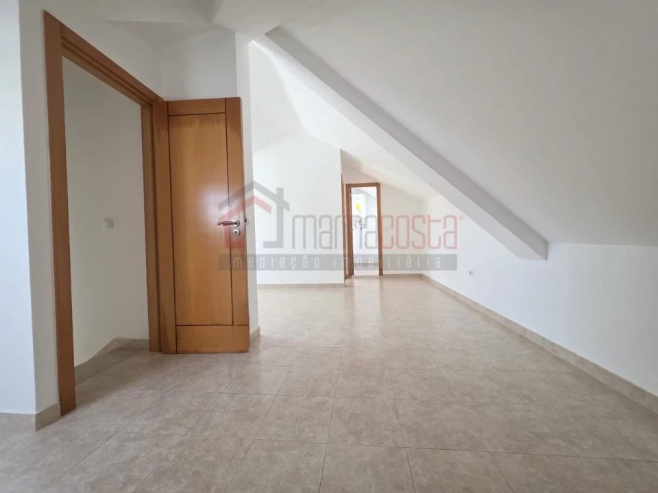 Apartamento T1 para Venda em Atouguia da Baleia Foto 11