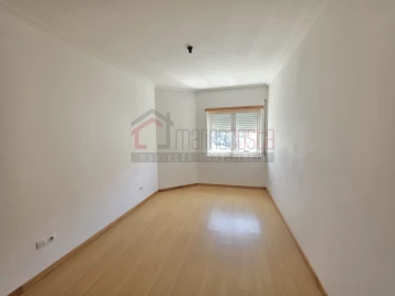 Apartamento T1 para Venda em Atouguia da Baleia