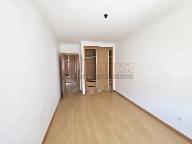 Apartamento T1 para Venda em Atouguia da Baleia Foto 7