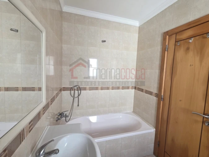 Apartamento T1 para Venda em Atouguia da Baleia Foto 10