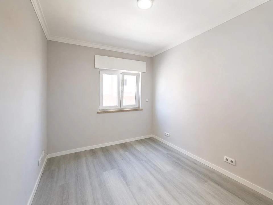 Apartamento T2 para Venda em Corroios Foto 9