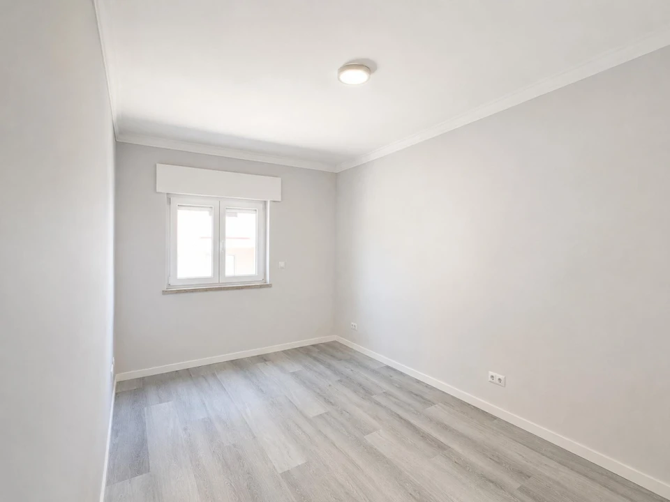 Apartamento T2 para Venda em Corroios Foto 11