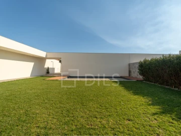 Moradia T5 para Venda em Gulpilhares e Valadares