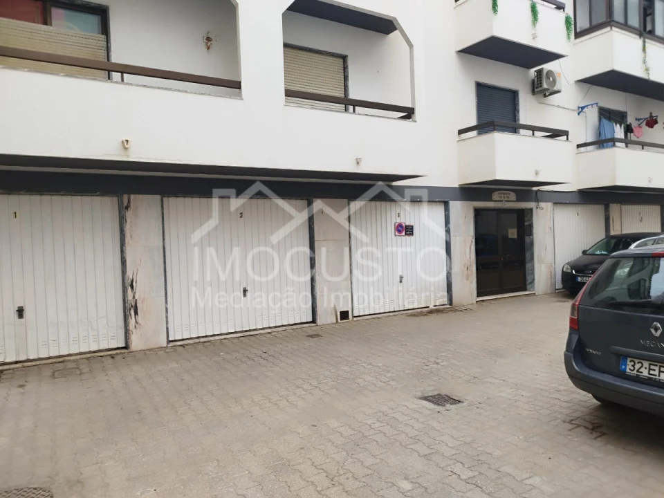 Garagem para Venda em Monte Gordo Foto 1