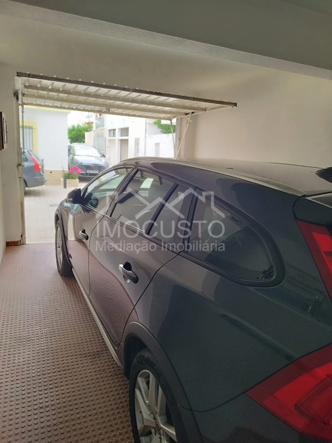 Garagem para Venda em Monte Gordo Foto 5