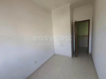 Apartamento T3 para Venda em Baixa da Banheira e Vale da Amoreira