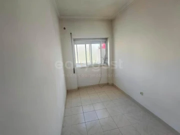 Apartamento T3 para Venda em Baixa da Banheira e Vale da Amoreira