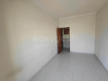 Apartamento T3 para Venda em Baixa da Banheira e Vale da Amoreira