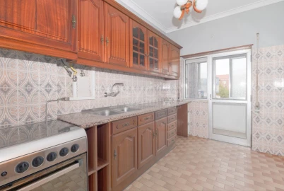 Apartamento T3 para Venda em Baixa da Banheira e Vale da Amoreira