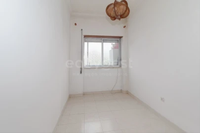 Apartamento T3 para Venda em Baixa da Banheira e Vale da Amoreira