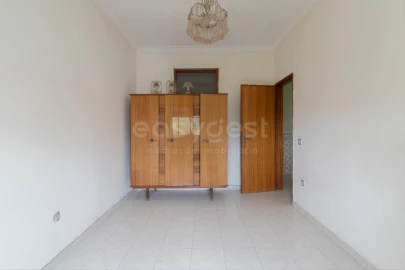Apartamento T3 para Venda em Baixa da Banheira e Vale da Amoreira