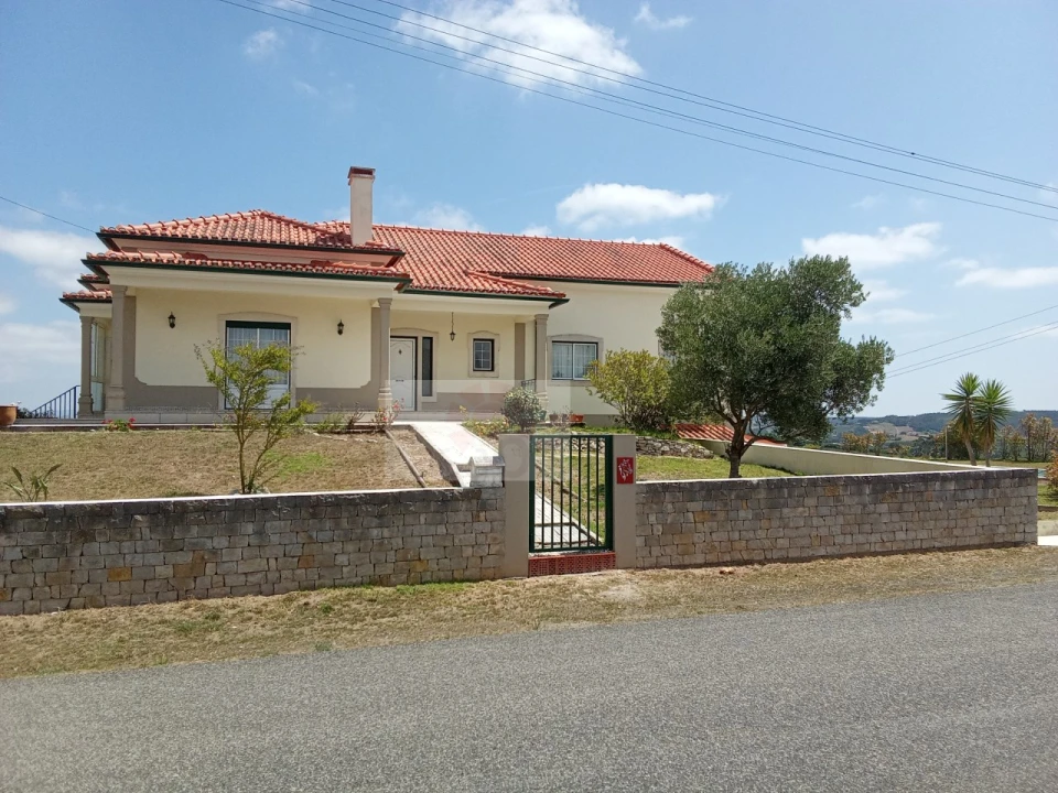 Moradia T6 para Venda em A dos Negros Foto 1