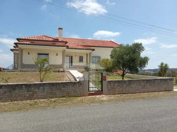 Moradia T6 para Venda em A dos Negros