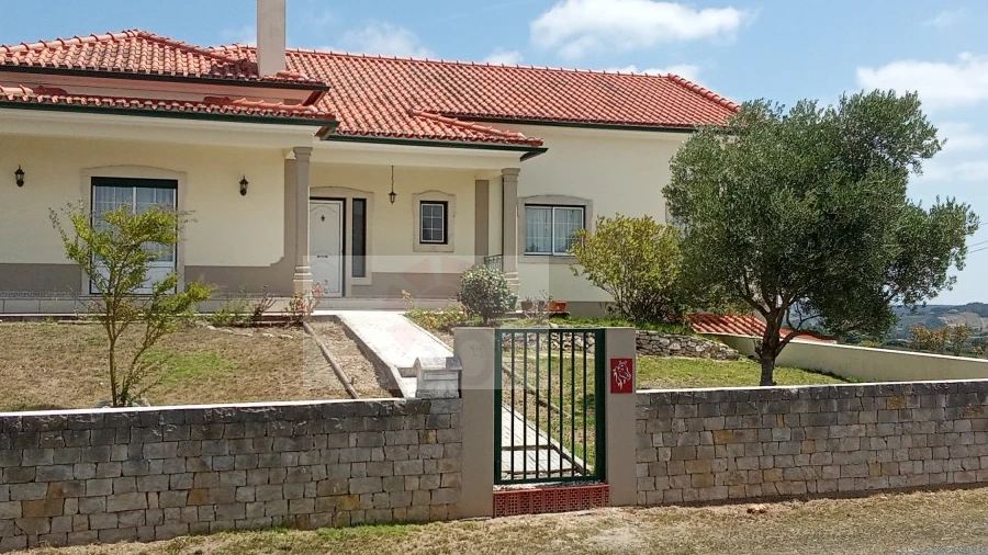 Moradia T6 para Venda em A dos Negros