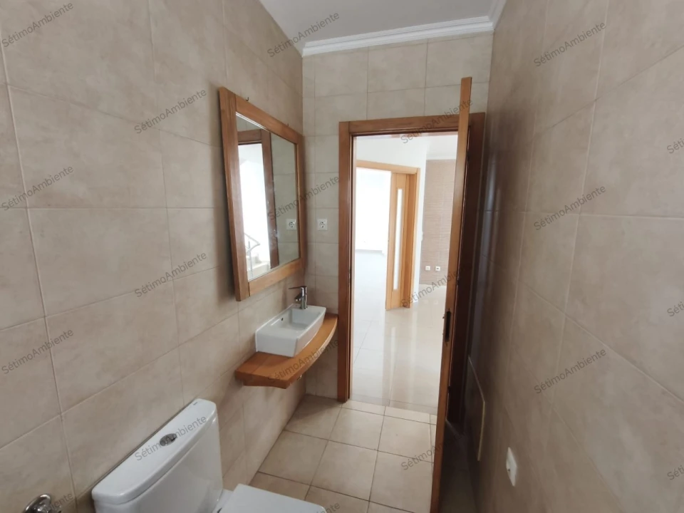 Moradia T5 para Venda em Laranjeiro e Feijó Foto 5