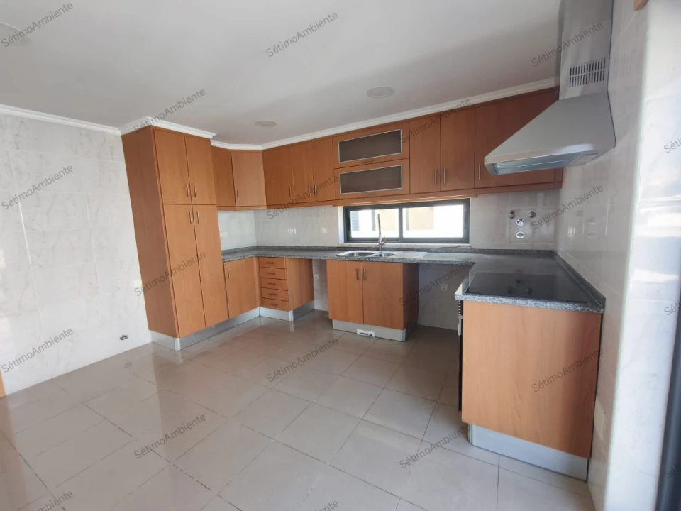 Moradia T5 para Venda em Laranjeiro e Feijó Foto 7