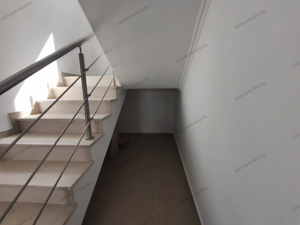 Moradia T5 para Venda em Laranjeiro e Feijó Foto 9