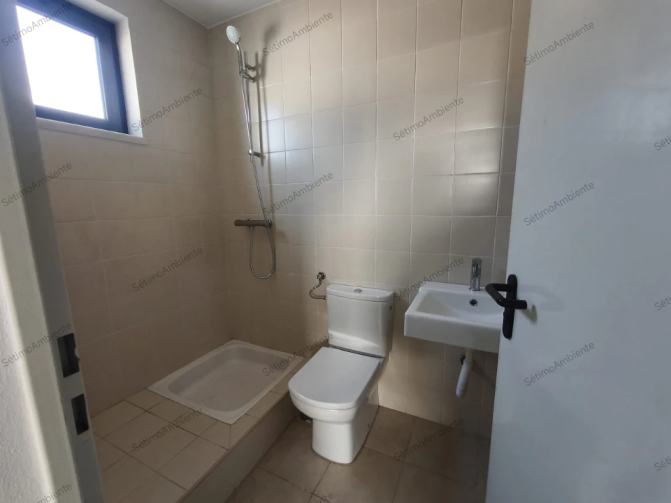 Moradia T5 para Venda em Laranjeiro e Feijó Foto 10