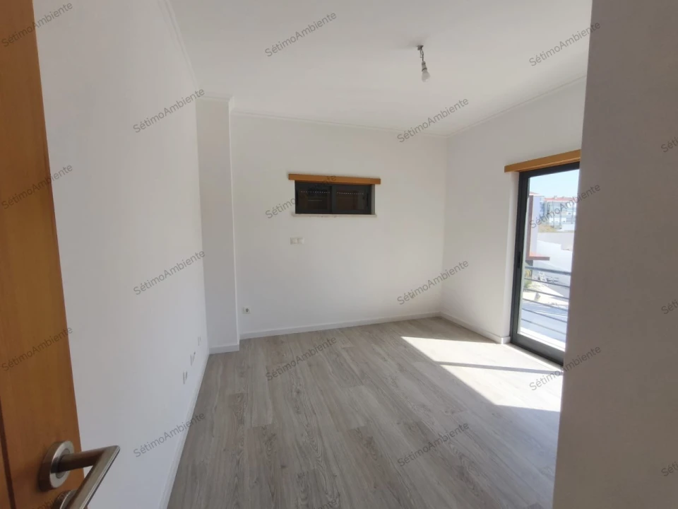 Moradia T5 para Venda em Laranjeiro e Feijó Foto 11