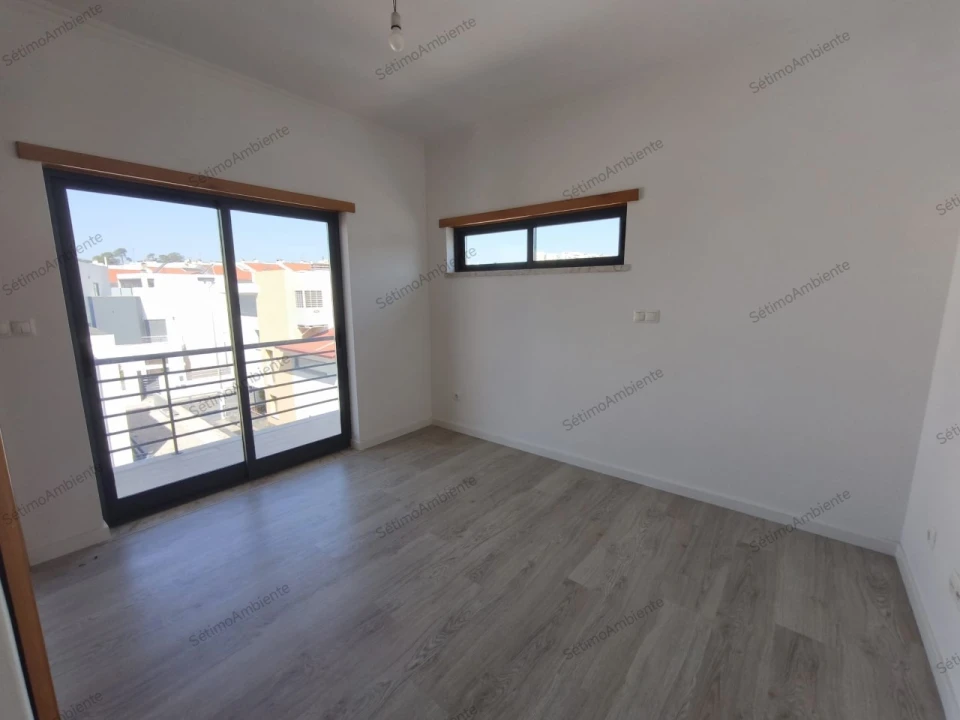 Moradia T5 para Venda em Laranjeiro e Feijó Foto 12