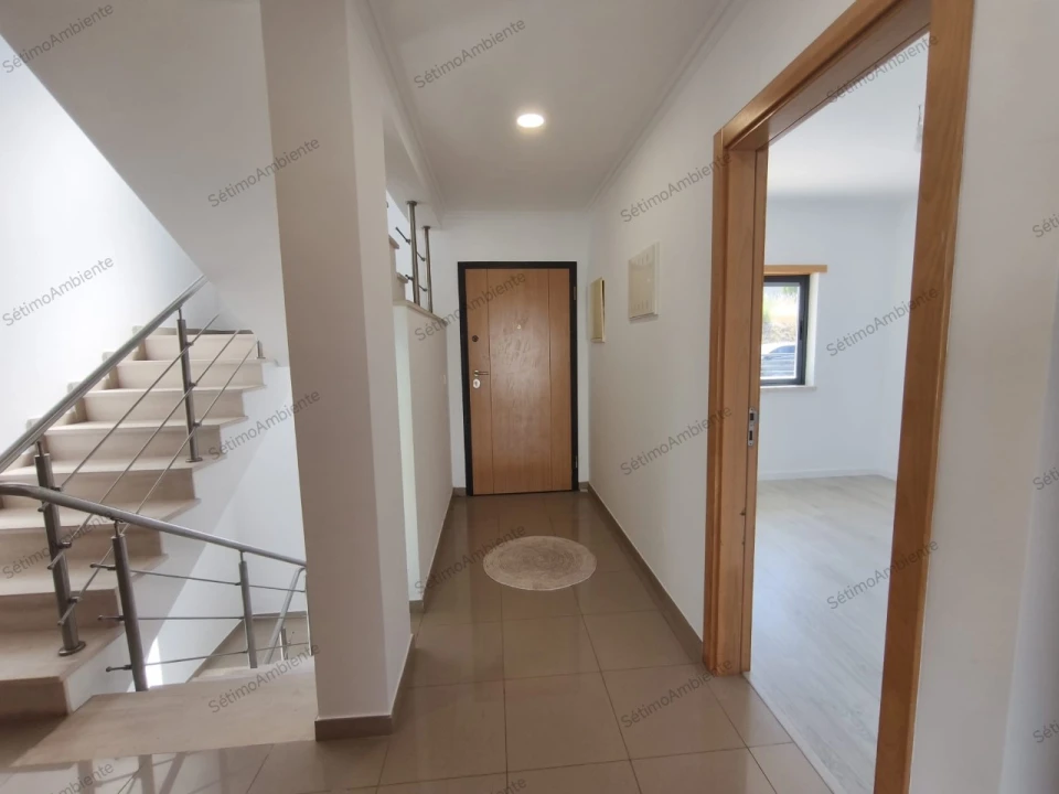 Moradia T5 para Venda em Laranjeiro e Feijó Foto 14
